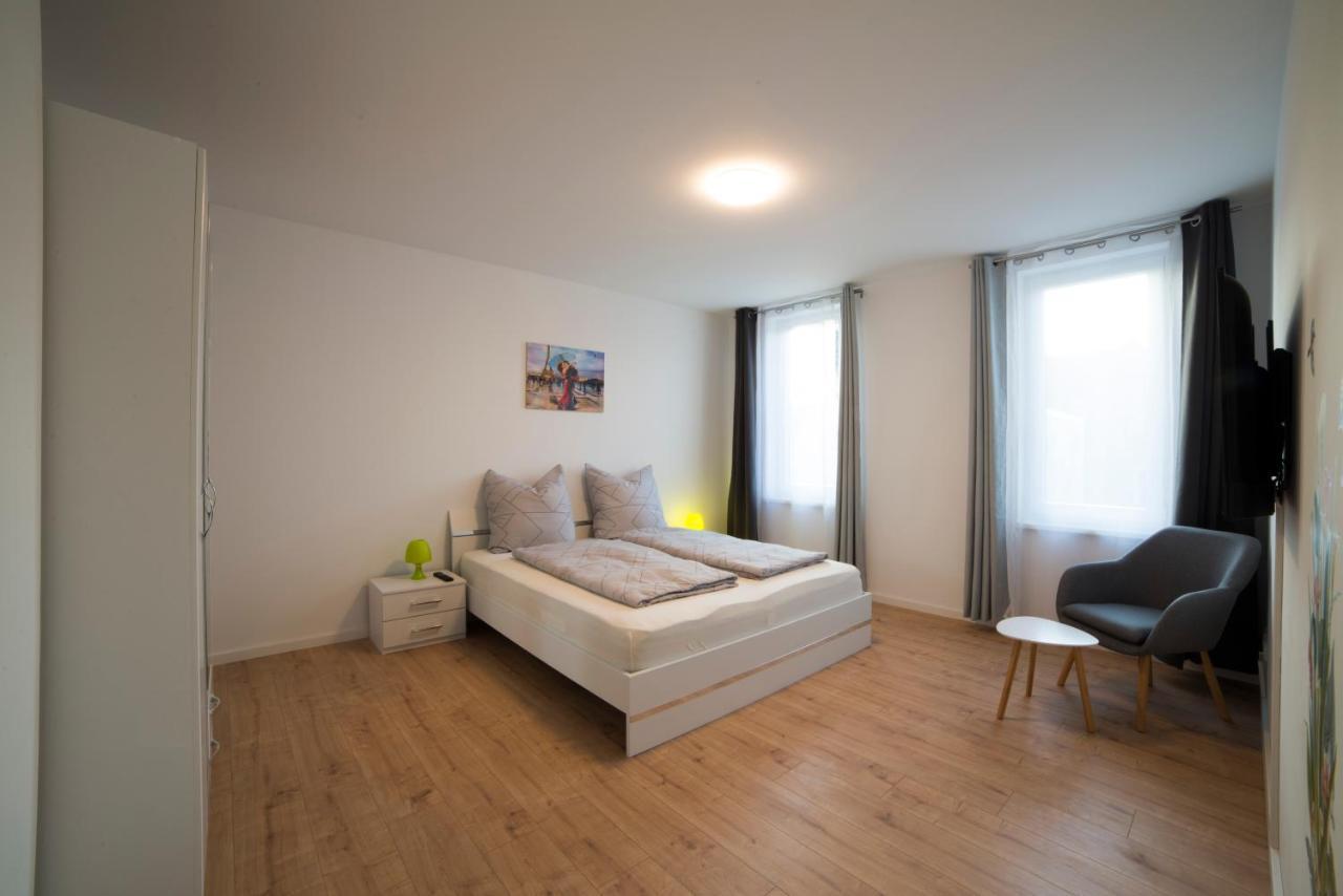 Schoene Ferienwohnung 78M2, 3 Schlafzimmer, 2 Baeder, Zentrumnah, 1Og Erfurt Luaran gambar