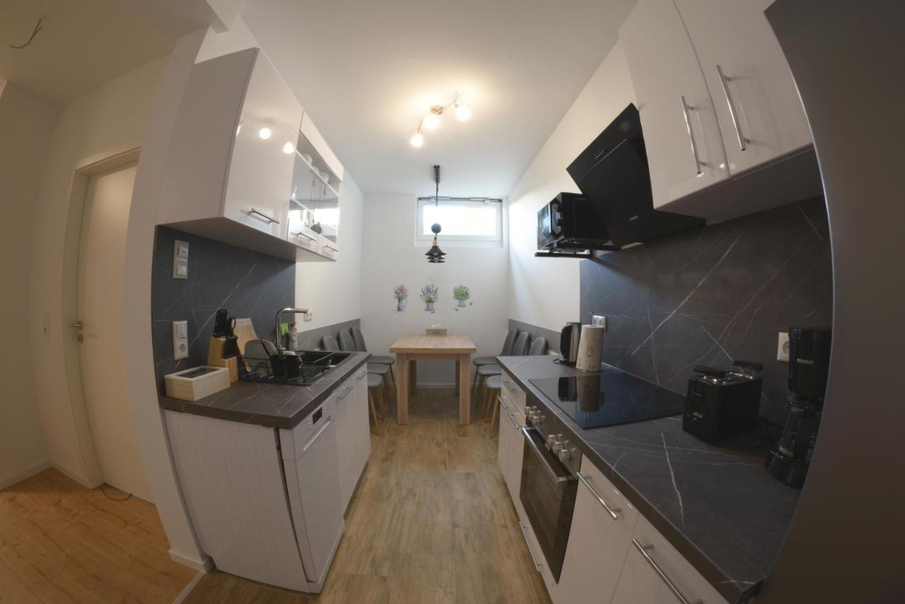 Schoene Ferienwohnung 78M2, 3 Schlafzimmer, 2 Baeder, Zentrumnah, 1Og Erfurt Luaran gambar