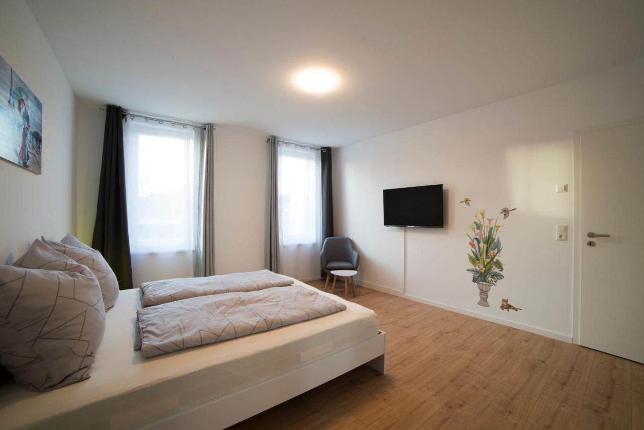 Schoene Ferienwohnung 78M2, 3 Schlafzimmer, 2 Baeder, Zentrumnah, 1Og Erfurt Luaran gambar