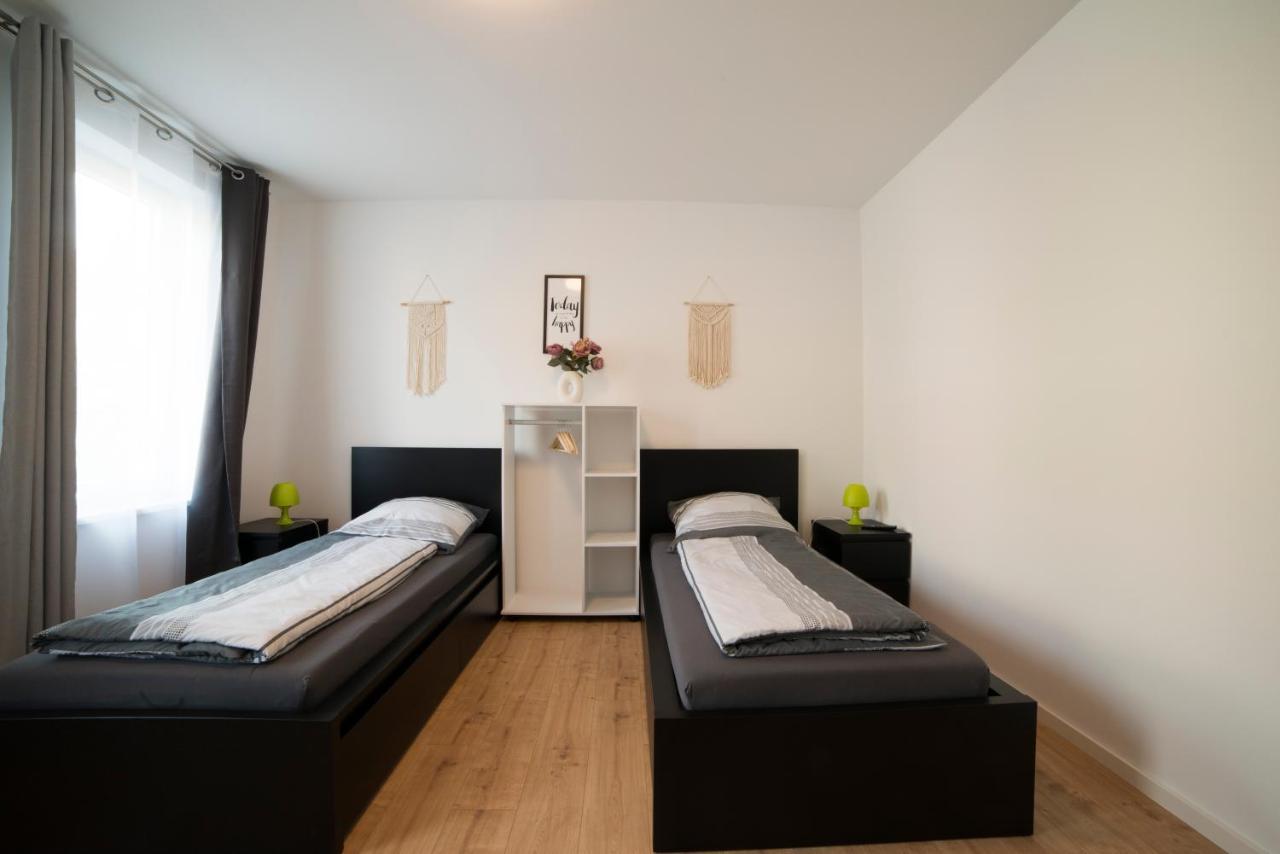 Schoene Ferienwohnung 78M2, 3 Schlafzimmer, 2 Baeder, Zentrumnah, 1Og Erfurt Luaran gambar