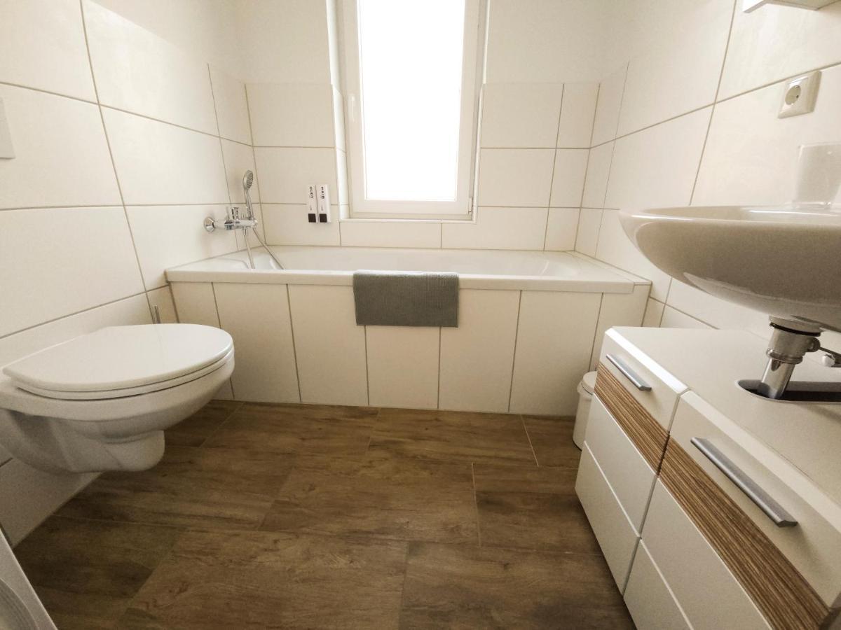 Schoene Ferienwohnung 78M2, 3 Schlafzimmer, 2 Baeder, Zentrumnah, 1Og Erfurt Luaran gambar