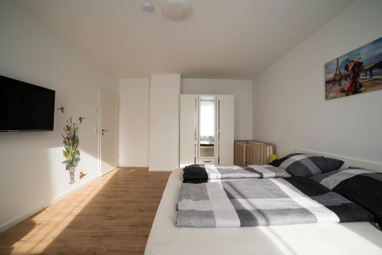 Schoene Ferienwohnung 78M2, 3 Schlafzimmer, 2 Baeder, Zentrumnah, 1Og Erfurt Luaran gambar