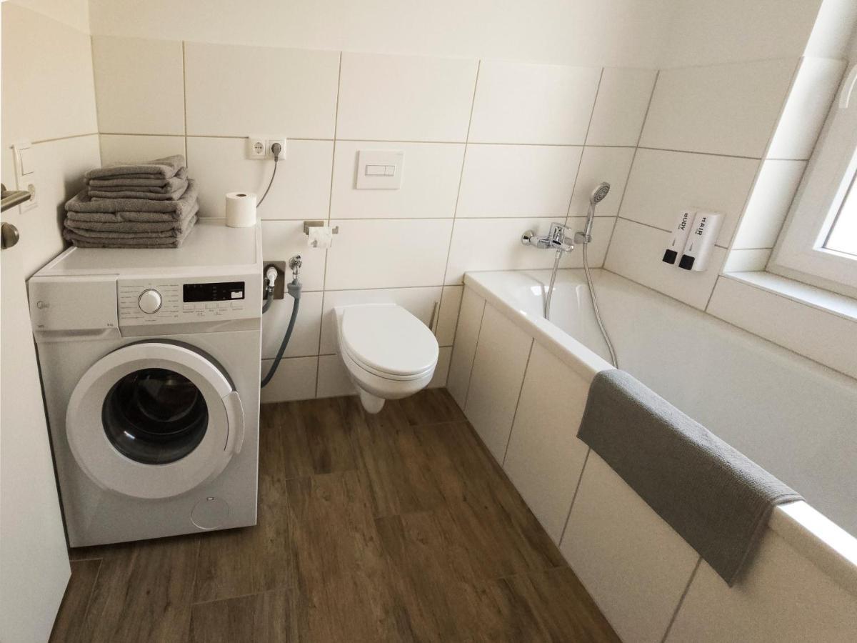 Schoene Ferienwohnung 78M2, 3 Schlafzimmer, 2 Baeder, Zentrumnah, 1Og Erfurt Luaran gambar