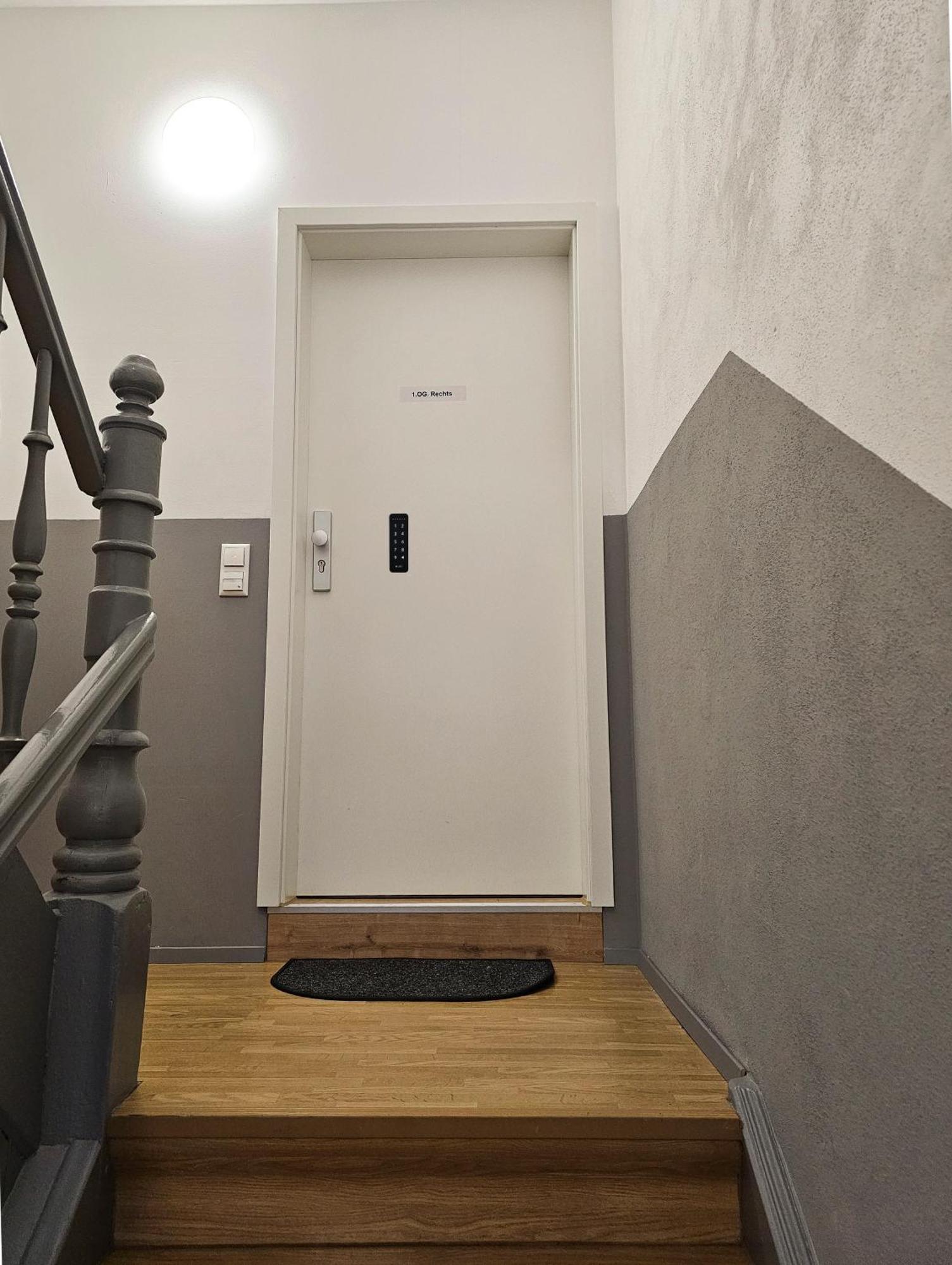 Schoene Ferienwohnung 78M2, 3 Schlafzimmer, 2 Baeder, Zentrumnah, 1Og Erfurt Luaran gambar